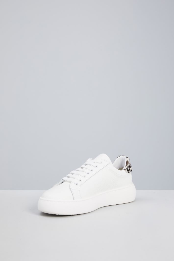 Sneakers with heel tab Intrend - 3