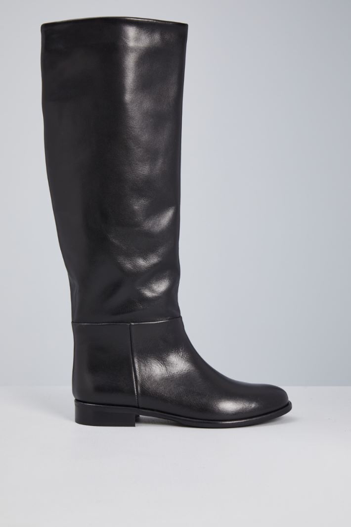 Boots with round toe Intrend