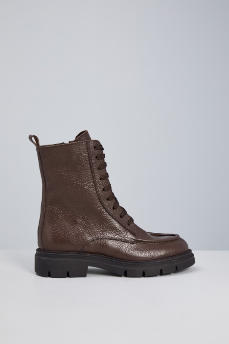 Botas militares de piel martillada Intrend