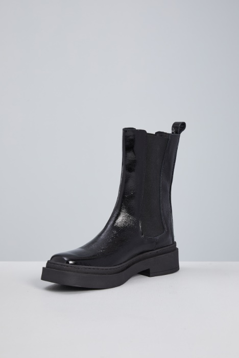 Stivaletti in vernice con elastico