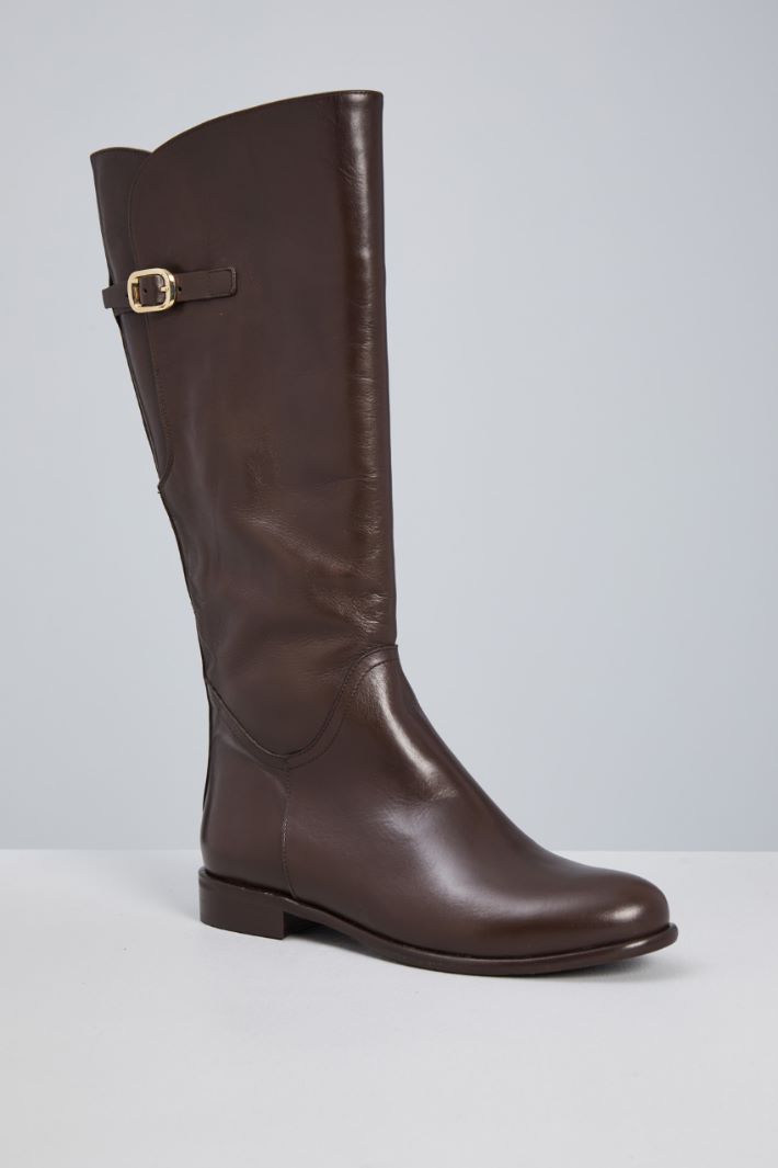 Buckle-detailed leather boots Intrend - 2