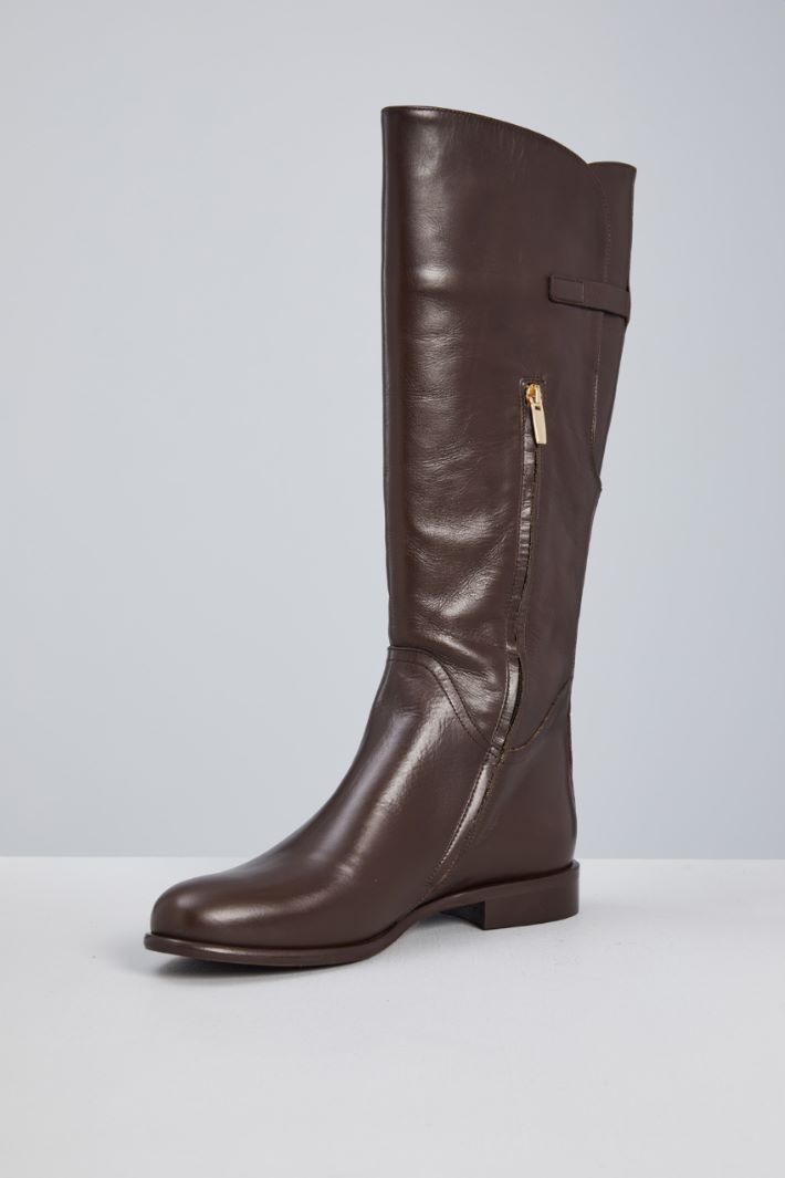 Buckle-detailed leather boots Intrend - 3