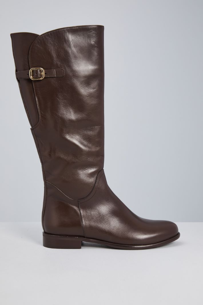 Buckle-detailed leather boots Intrend