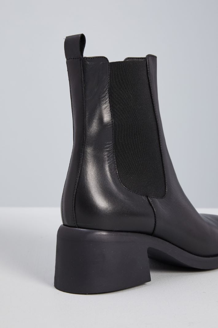 Ankle boots with elastic inserts Intrend - 4