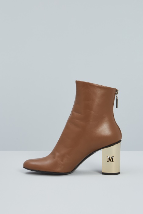 Stivaletto con tacco traforato