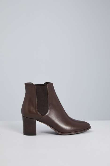 Leather ankle boots with heels Intrend