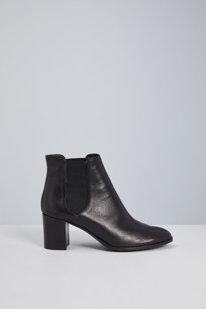 Leather ankle boots with heels Intrend