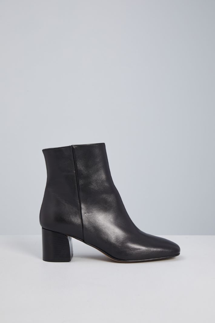 Square toe ankle boots Intrend