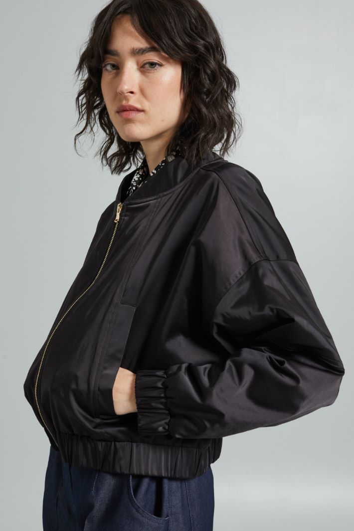 Boxy fit satin bomber jacket Intrend - 4