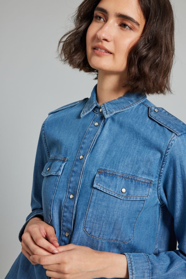 Epaulette-detail denim shirt Intrend - 4