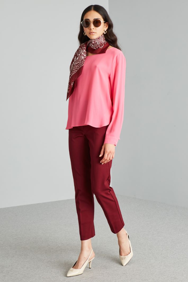 Asymmetric crepe blouse Intrend