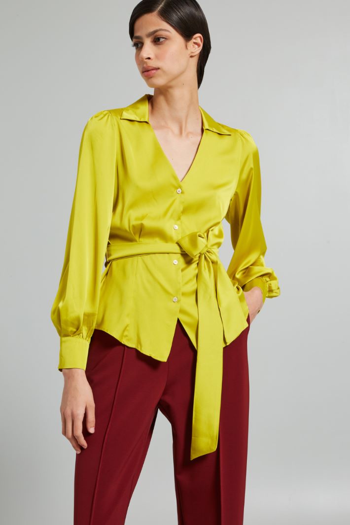 Satin shirt with belt Intrend - 3