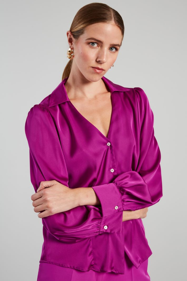 Satin shirt with belt Intrend - 4