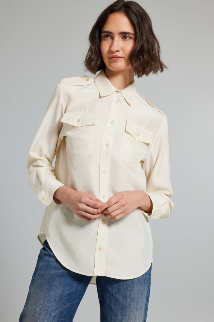 Epaulette-detail silk shirt Intrend - 3