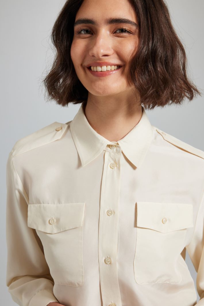 Epaulette-detail silk shirt Intrend - 4