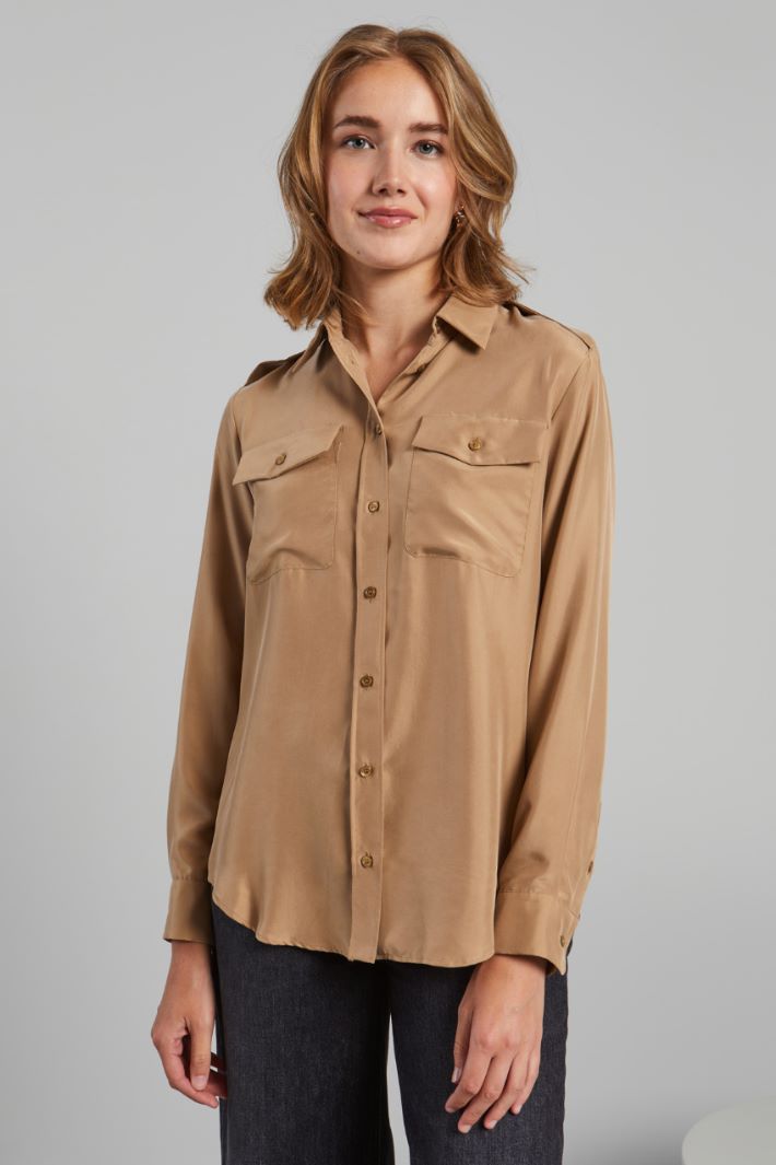 Epaulette-detail silk shirt Intrend - 3