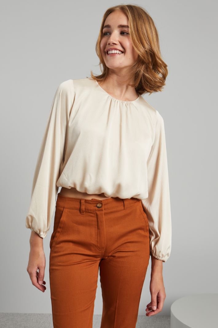 Cropped crepon blouse Intrend - 3