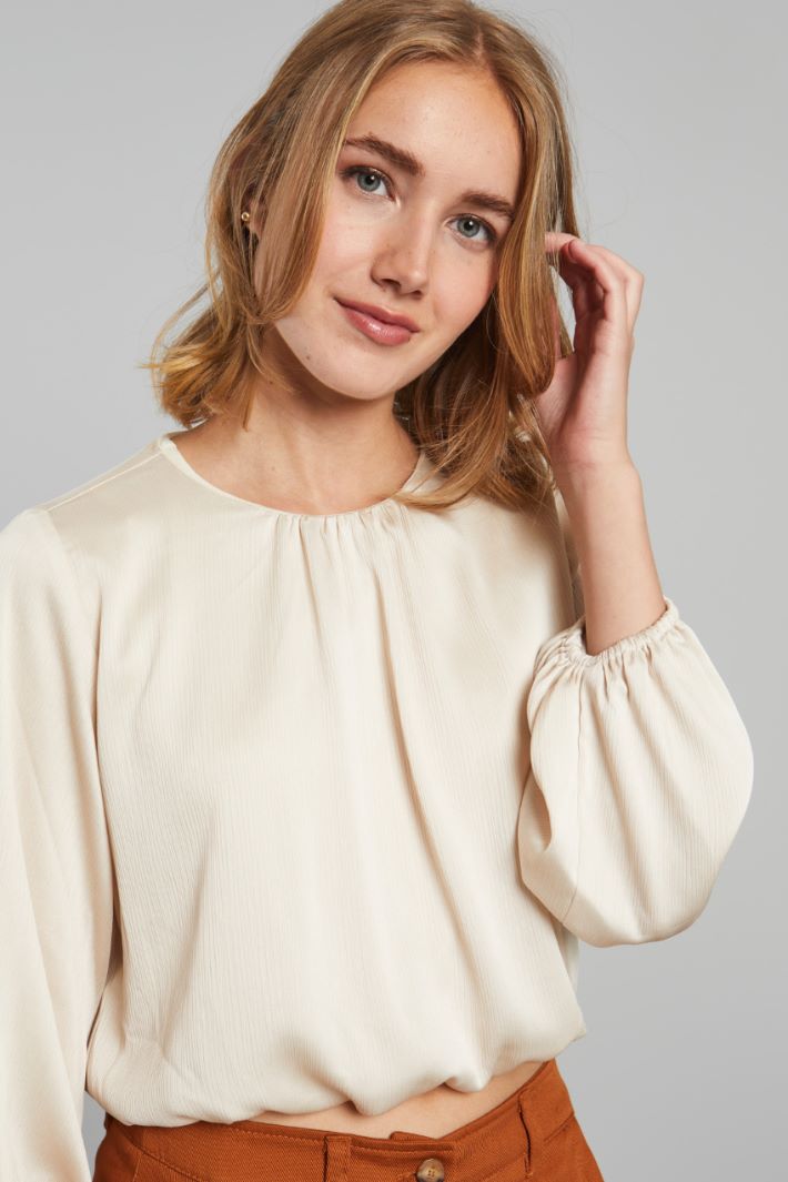 Cropped crepon blouse Intrend - 4