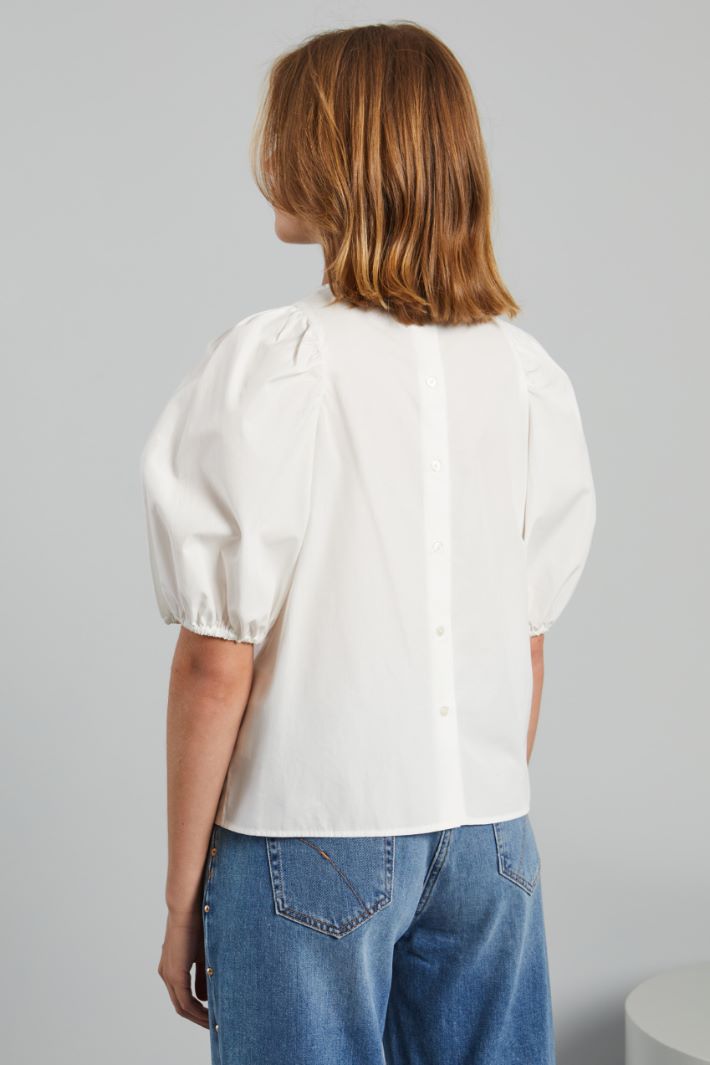 Poplin blouse with embroidery Intrend - 2