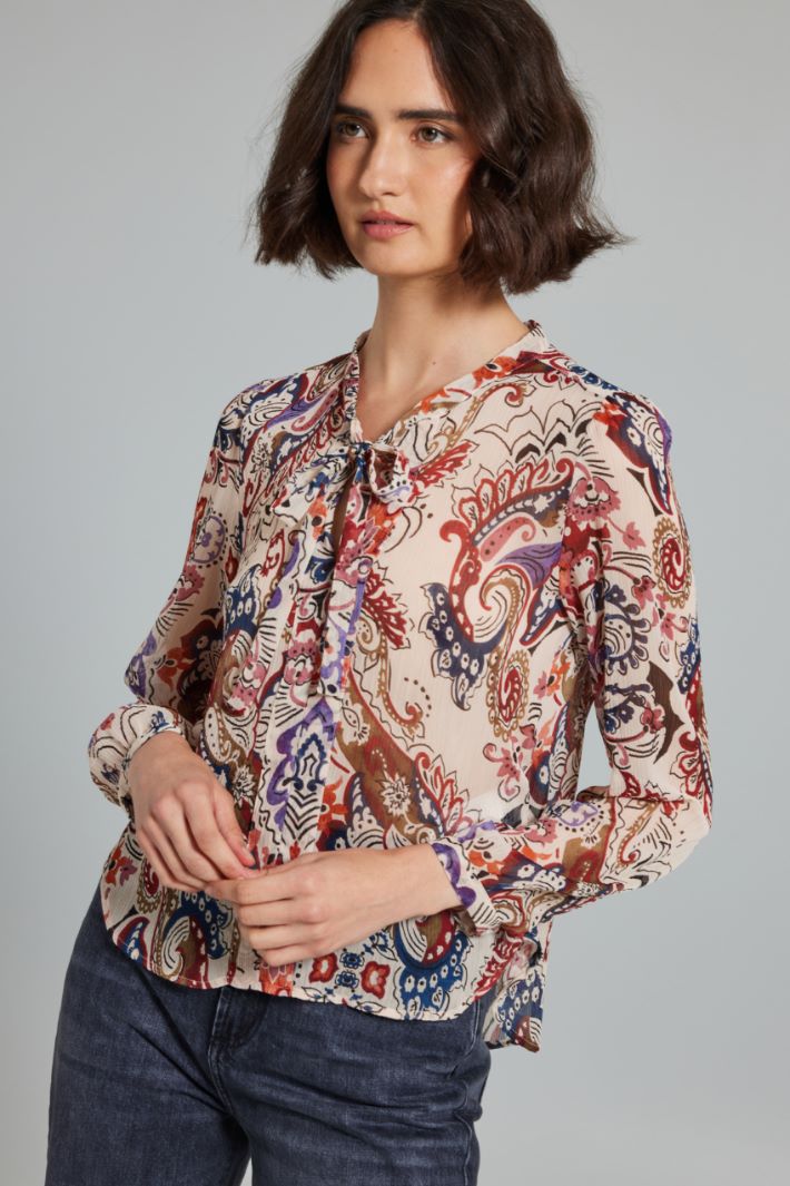 Laces-adorned blouse Intrend - 3