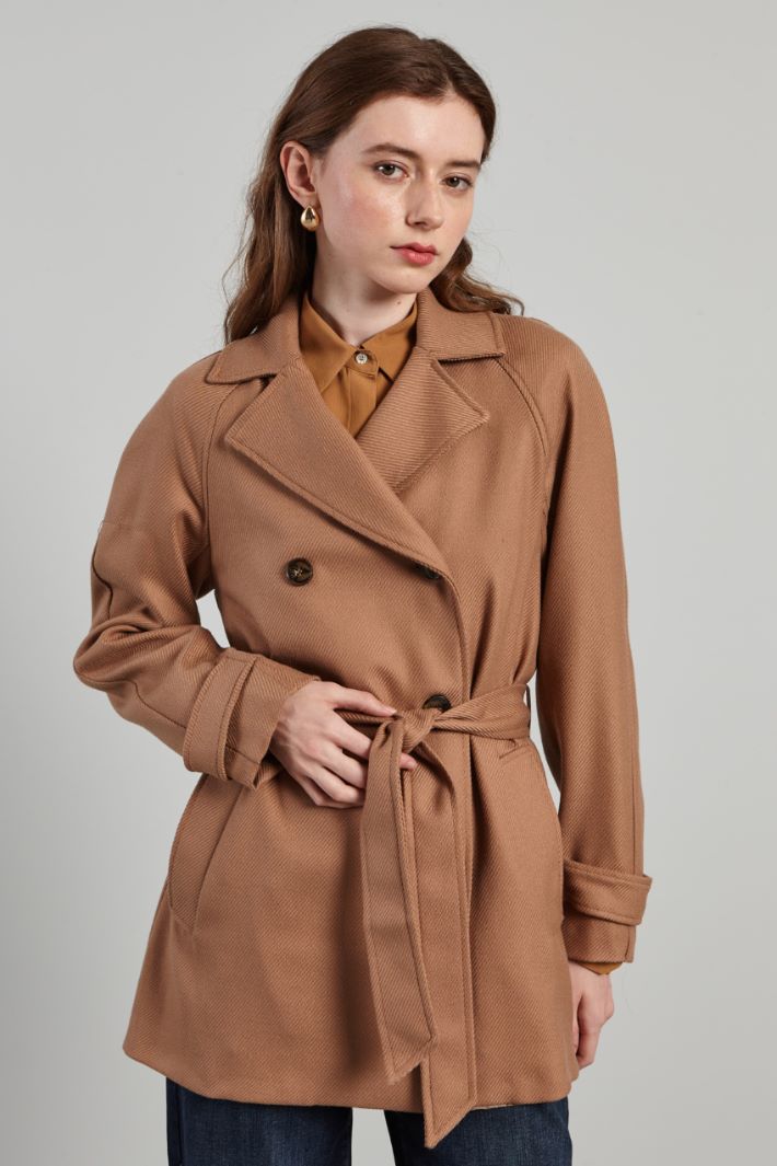 Double-breasted trench coat with belt Intrend - 3