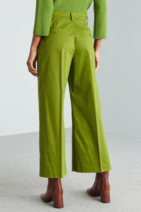 Pantaloni cropped in raso