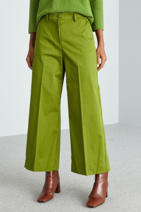 Pantaloni cropped in raso
