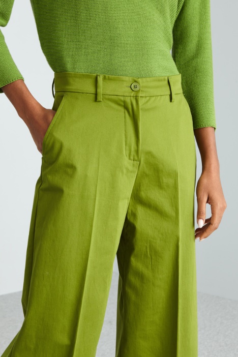 Pantaloni cropped in raso