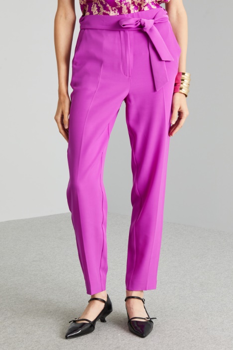 Pantaloni carrot con fusciacca
