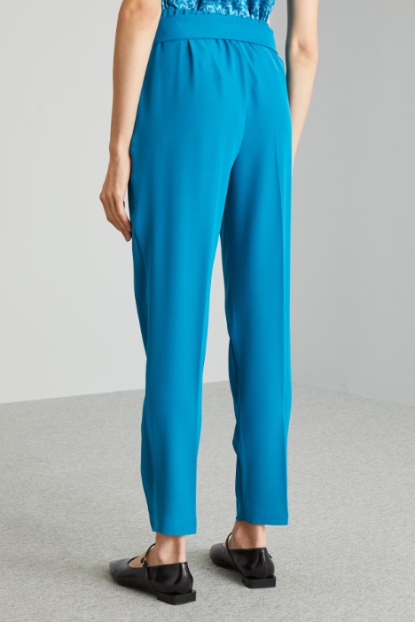 Pantaloni carrot con fusciacca