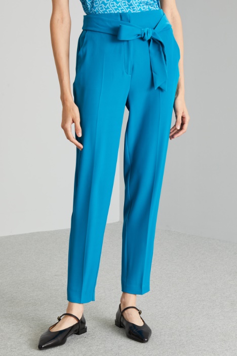 Pantaloni carrot con fusciacca