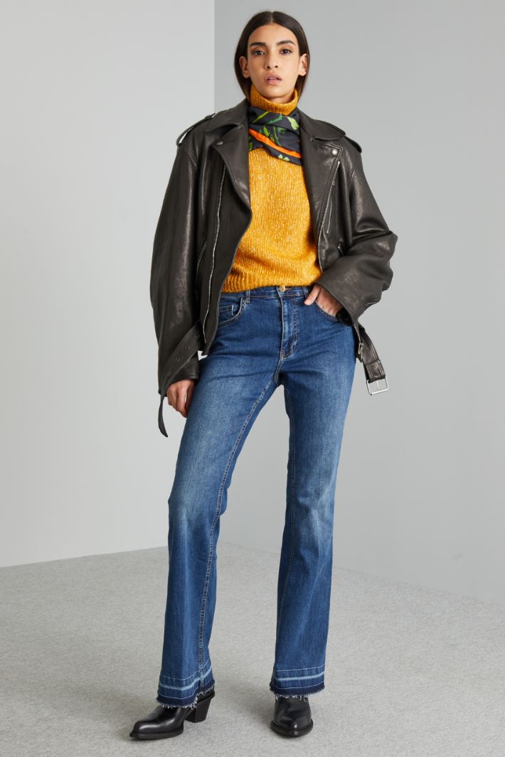 Bootcut jeans with fringed hem Intrend