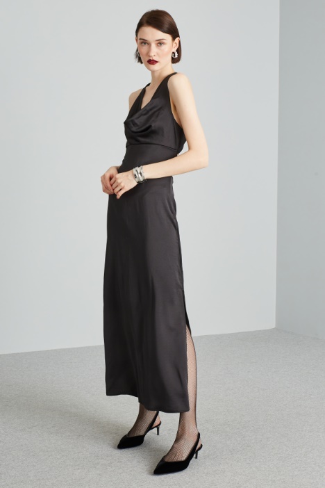 Long sleeveless satin dress Intrend