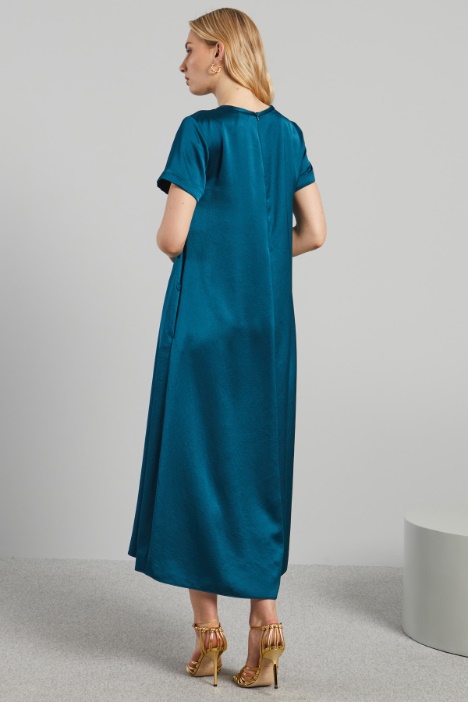 Abito lungo a maniche corte