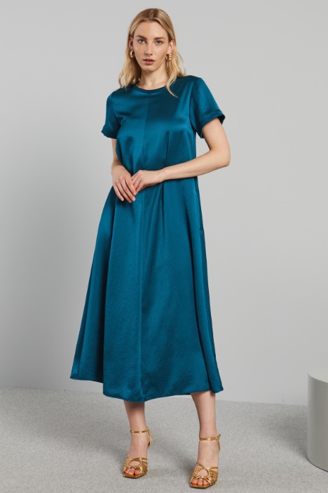 Abito lungo a maniche corte