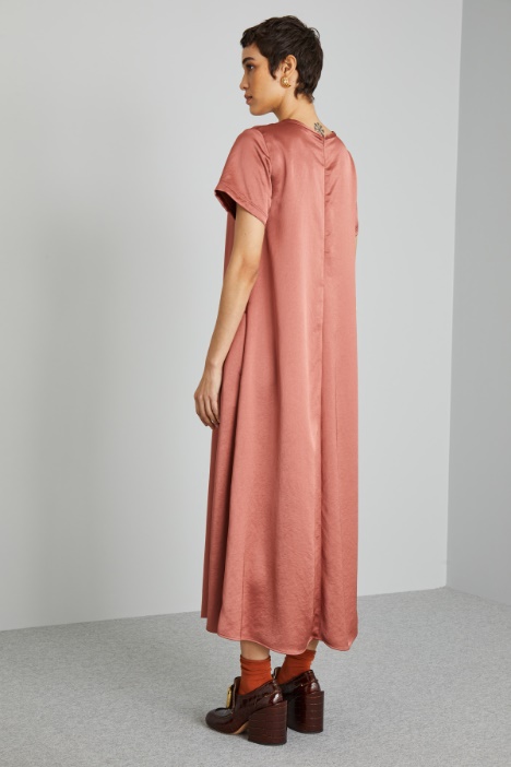 Abito lungo a maniche corte