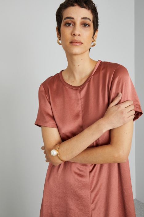 Abito lungo a maniche corte