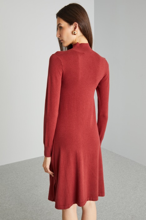 Abito svasato in maglia