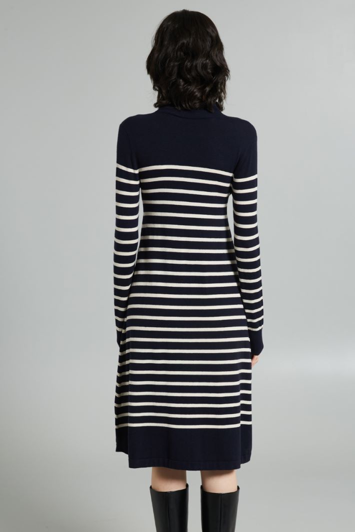 Flared knit dress Intrend - 2