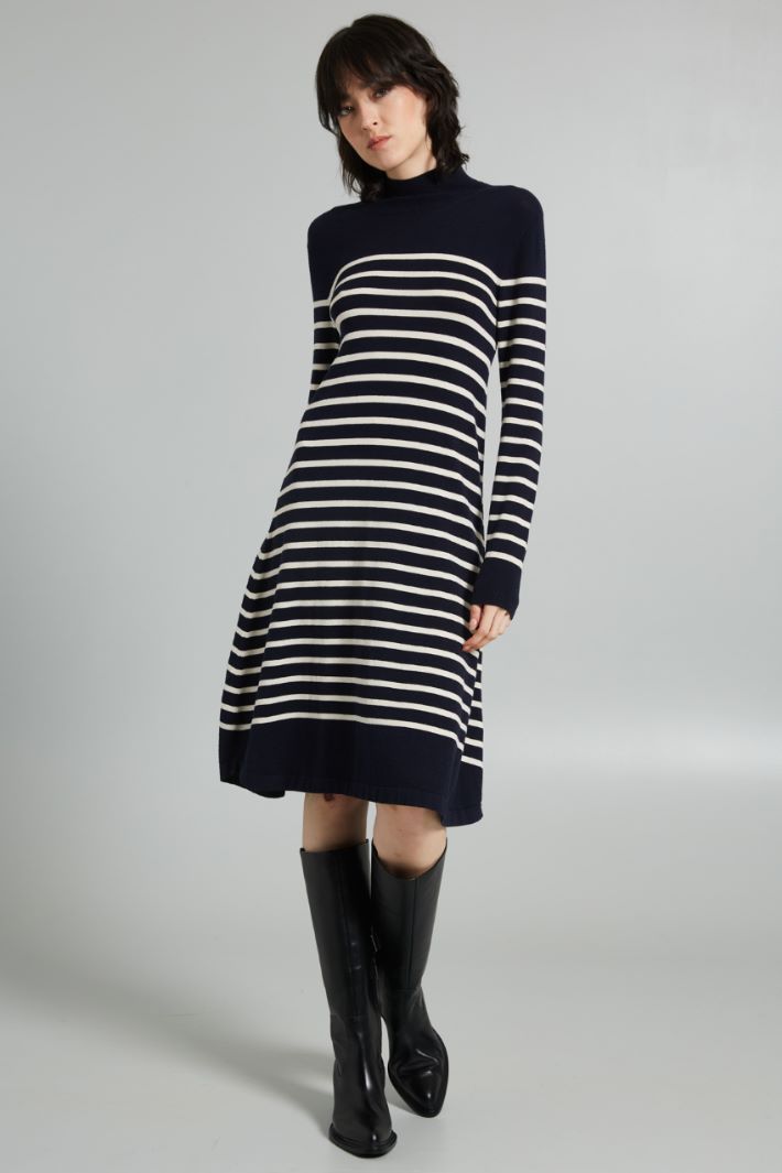 Flared knit dress Intrend - 3