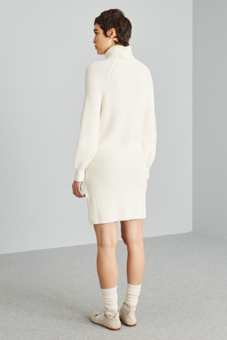 Vestido de punto con cuello alto