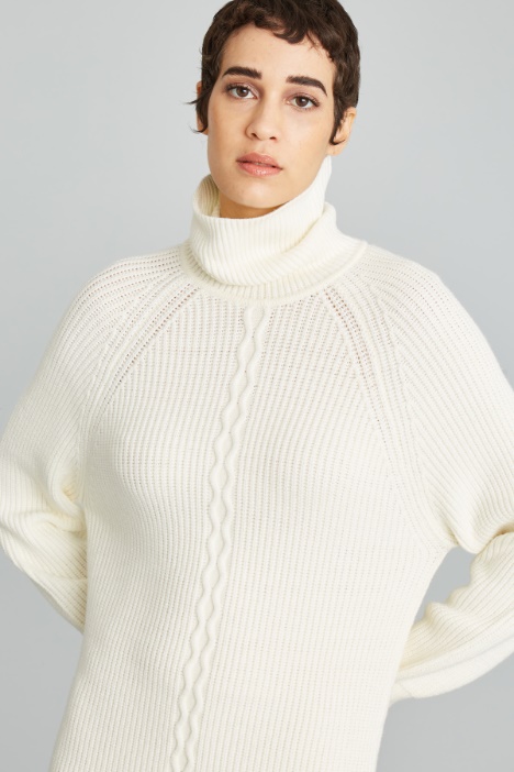Vestido de punto con cuello alto