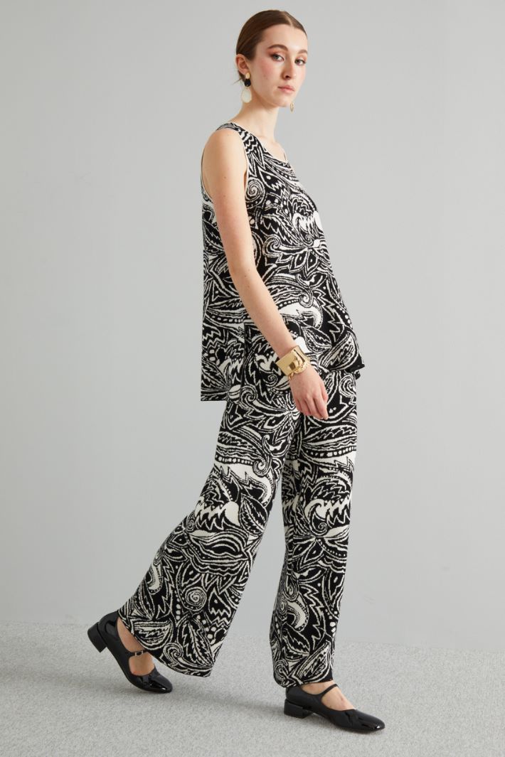 Relaxed-fit trousers in jacquard yarn Intrend