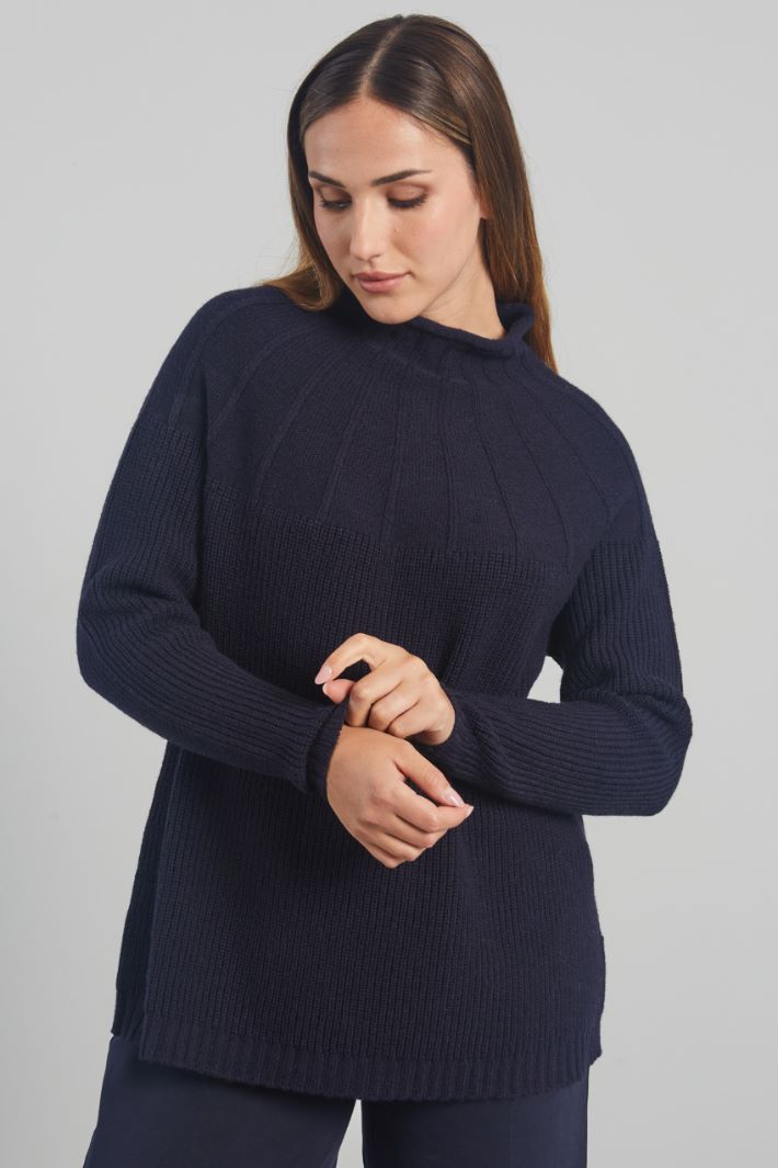 Crater neck sweater Intrend - 3