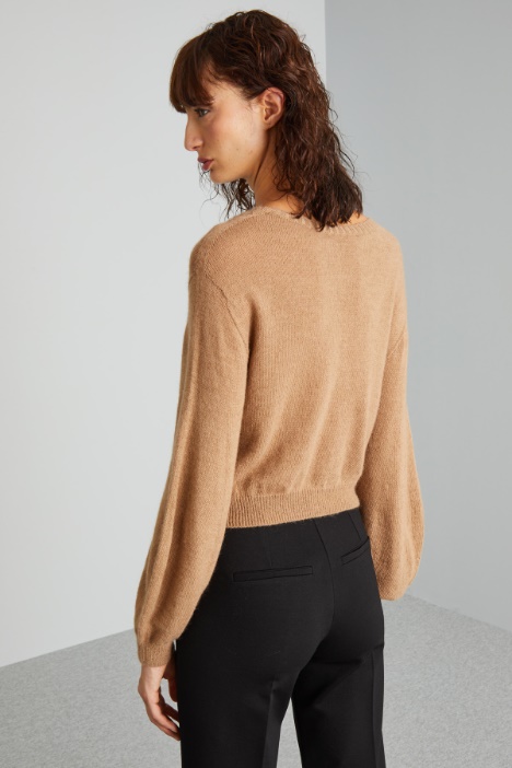 Maglia cropped con scollo a V