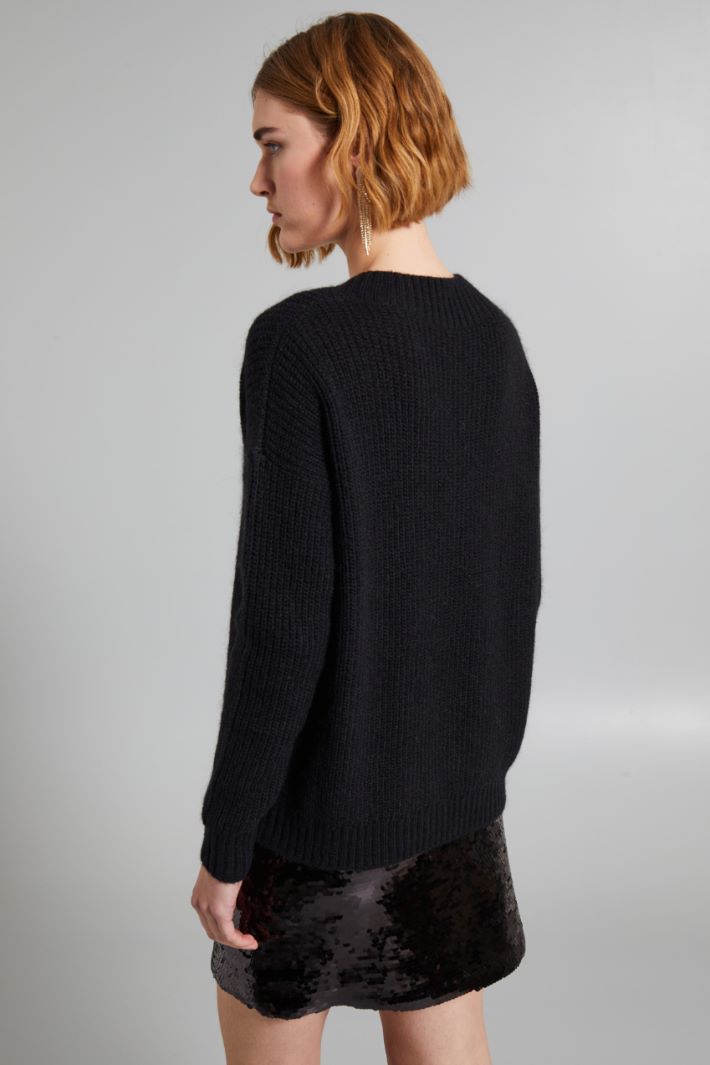 V-neck sweater Intrend - 2