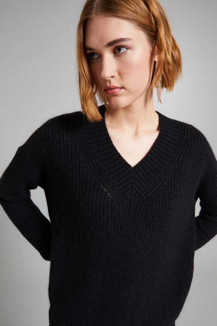 V-neck sweater Intrend - 4