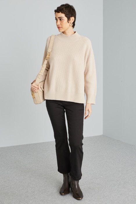 Slit-detailed sweater Intrend