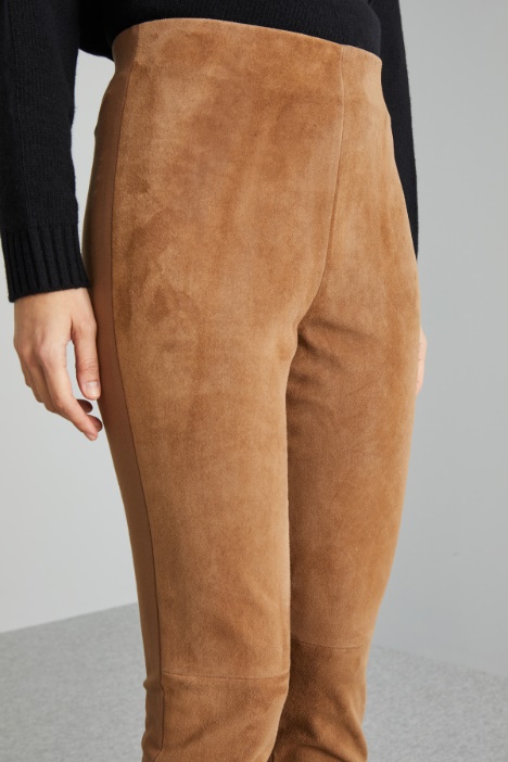 Pantaloni in pelle e jersey