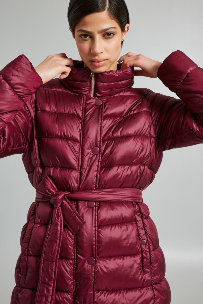 Long belted padded jacket Intrend - 4